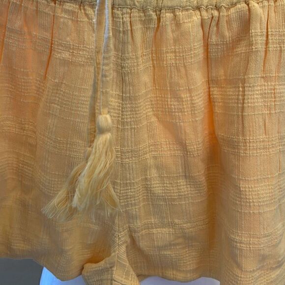 L Space Womens Large Pull On Elastic Waist Shorts Yellow Textured Tassels NWT - Picture 2 of 6